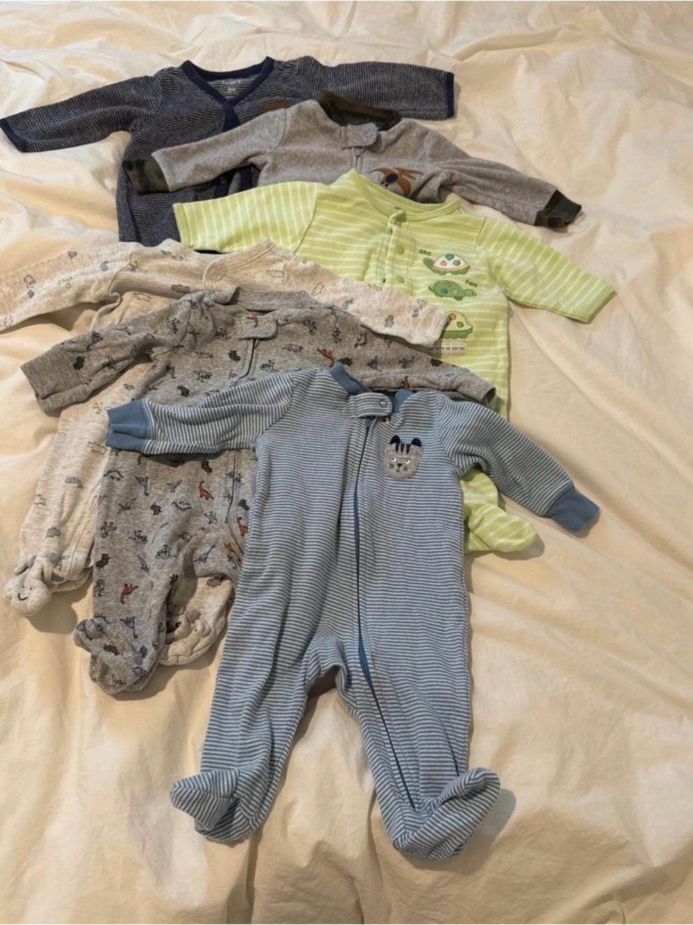 6pc bundle: Carters Footed Pajamas size 3m